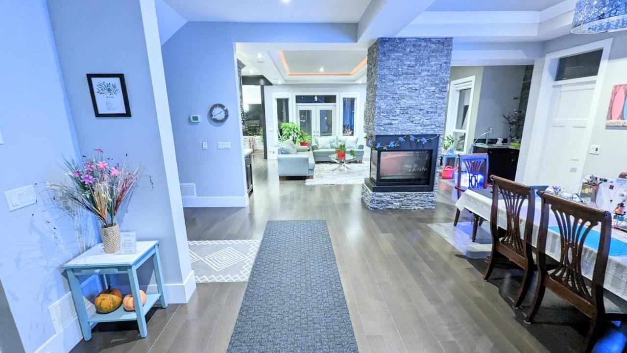 Cozy Ensuite Room Near Nature & Amenities Surrey Bagian luar foto